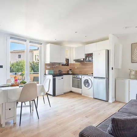 Apartment Les Amandiers By Interhome